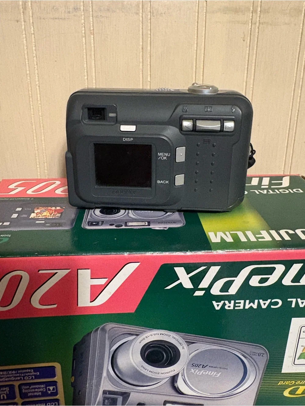 Fujifilm Silver FinePix A205 Compact Digital Camera with Accessories Box & Case